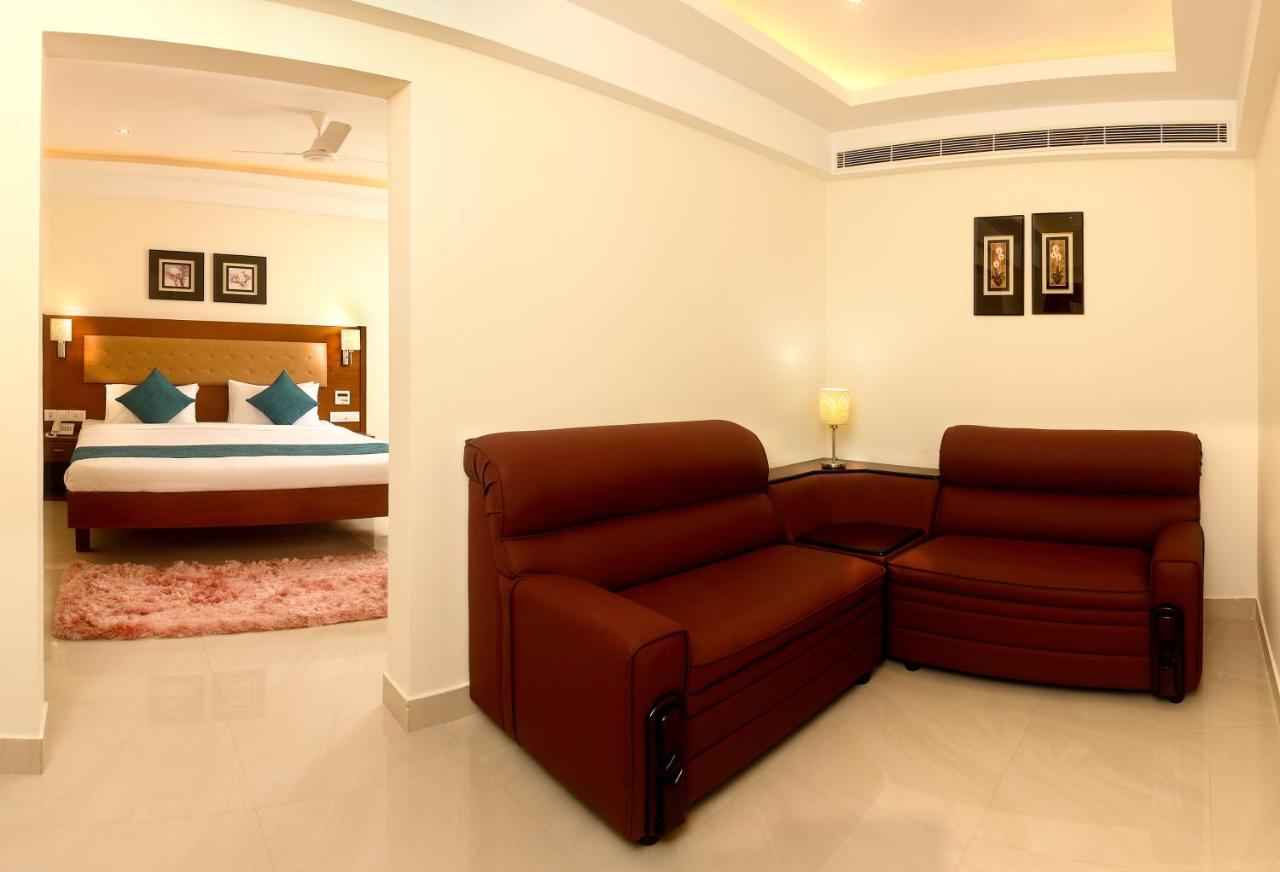 Vishnu Inn Guruvāyūr Buitenkant foto