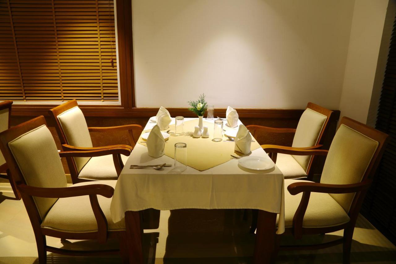Vishnu Inn Guruvāyūr Buitenkant foto