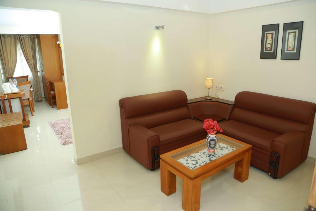 Vishnu Inn Guruvāyūr Buitenkant foto
