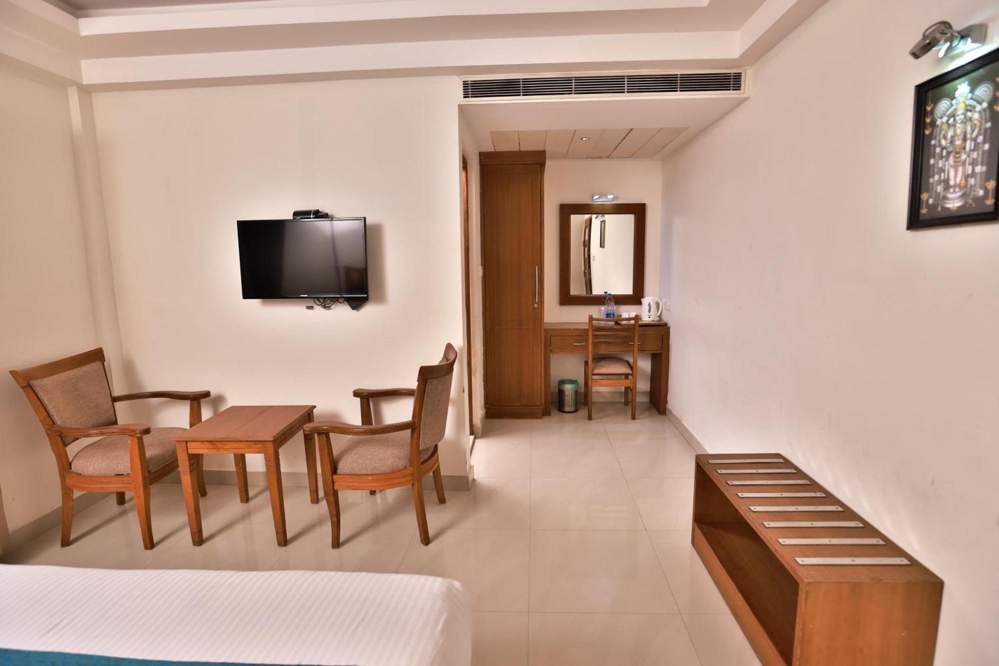 Vishnu Inn Guruvāyūr Buitenkant foto